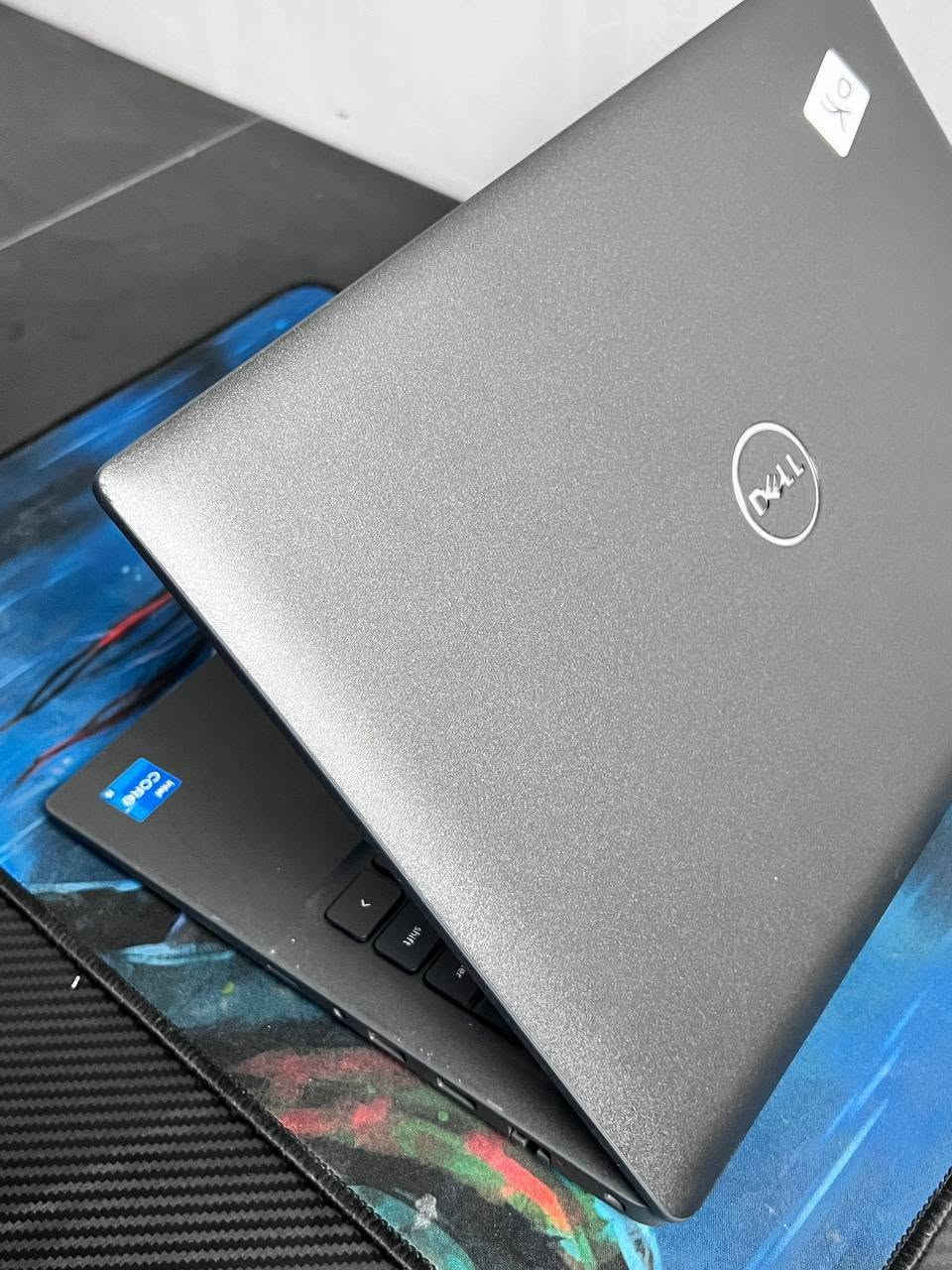 ‏⚜ لابتوب dell للبيع  ⚜
‏لابتوب راقي، مناسب للدراسة والبحوث والمونتاج (الادوبي) ومناسب للبرانج الهندسية مثل الاوتكاد وغيره  ...وايضا مواصفاته قوية للالعاب وينطيك سلاسة عالية(تتونس 🔥 ) ....
‏نظافة 100%  ✨
‏
‏المواصفات  🌙
‏⚜ المعالج / Core i5 1145G5  الجيل الحادي عشر
‏⚜ كرت شاشة intel iris xe graphics 4GB من اقوى الكروت المدمجة 
‏⚜ الرام / 8GB DDR4 
‏⚜ التخزين / 256GB SSD M.2 NVMe 
‏⚜ الشاشة / 14 inch hd+ screen 
‏
‏ملحقاته كاملة
‏شاحنتة الاصلية
‏ماوس
‏ماوس باد
‏حقيبة خاصة 
‏
‏🩵🩵 سعر 375 الف 🩵🩵
‏مع ضمان 10 ايام استبدال في حال وجود اي خلل او مشكلة ⚜ الاستلام بعد الفحص والتأكد من جميع التفاصيل 🌹
‏يتوفر توصيل لكل العراق 
‏متواجد ماسنجر 
‏واتساب ***********
‏

