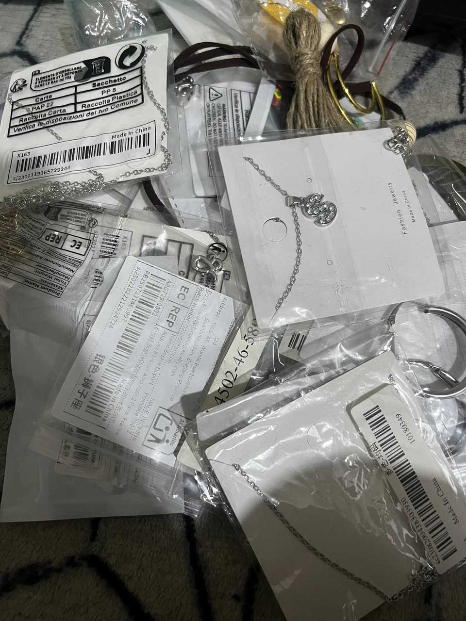 شلعه نواعم ٧ كفرات و٢٣ اكسسوارات 
و٤٠ ميداليه 
وباقي نواعم بال١٠٠ قطعه 
السعر ٢٥ مع التوصيل @إشارة


**إذا كنت صاحب هذا الإعلان وتريد حذفه لأي سبب، رجاءا أرسل رسالة إلى الدعم الفني**