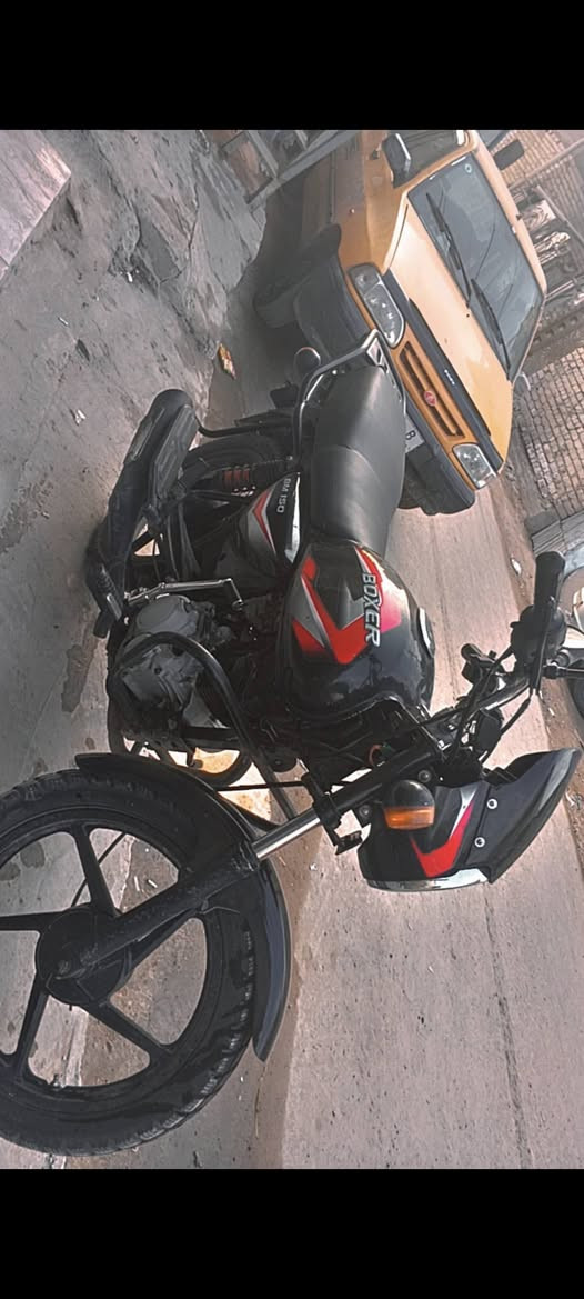 بوكسر 2022دراجه كلش حلوه اوراقه كامله شرط الترقيم دراجه شلعه ومعدل كهربائياته كله شغاله سلف هندر زوج تايرات جدد  كير مكفول مكينه ناعمه بس من اشغل الصبح كامت اطلع دخان بسيط شويه ويكطع مكاني بغداد الدورة عارضه ب مليون وبيه مجال بسيط ***********
