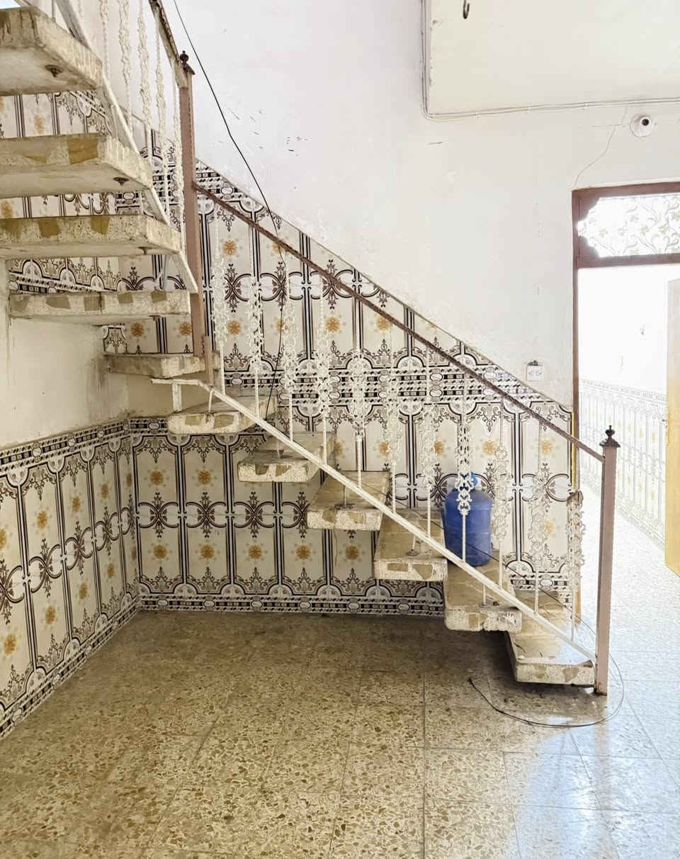 دار ايجار 100 متر حي الوفاء طابقين 3 غرف نوم وصالتين ومطبخ واستقبال مرتب للاستفسار واتساب فقط
***********
