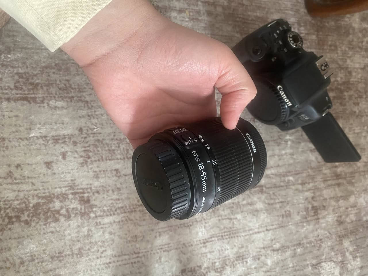 كامرة كانون 750D
كامل ملحقاتها 
سعرها قفل 530 الف
للتواصل على رقم ***********
