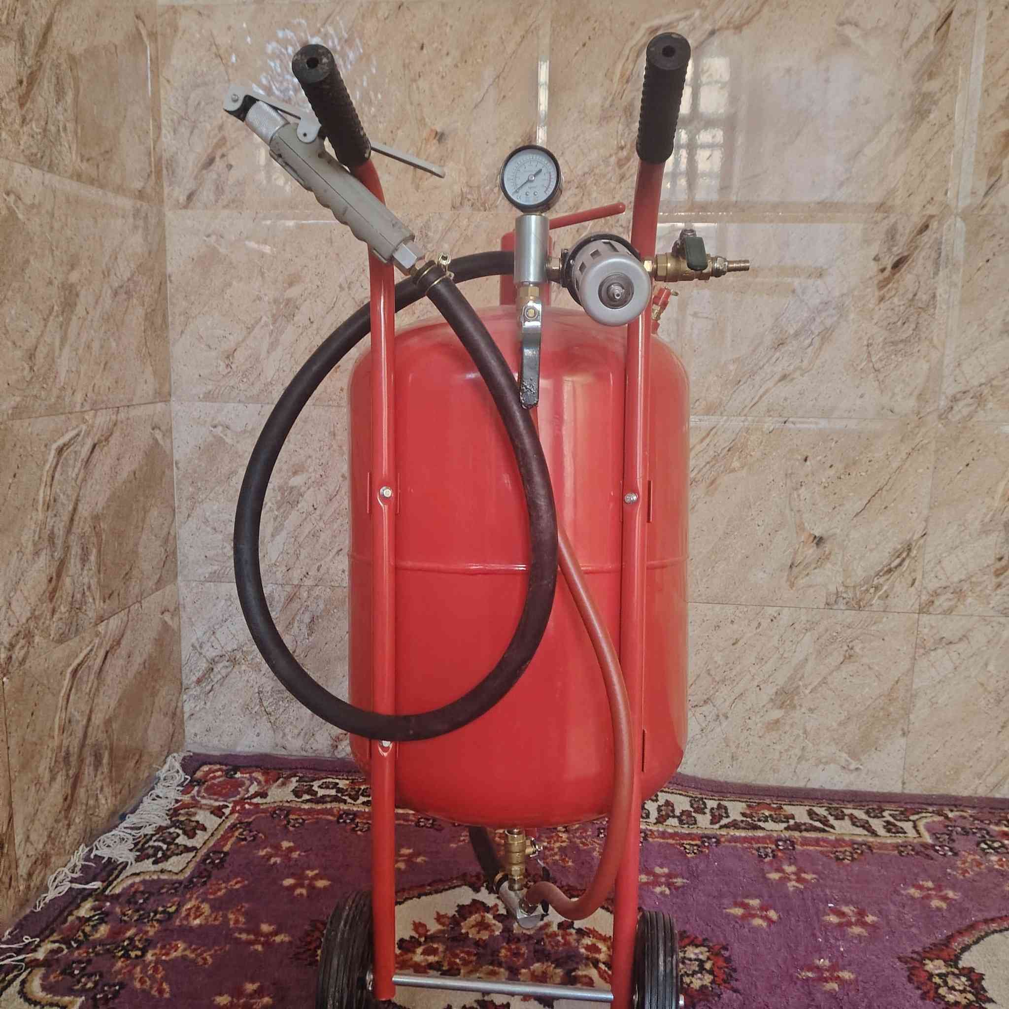 السلام عليكم
ضاغطت رمل او ساند بلاس او بطل رمل
تستخدم لزالت الصداء والصبغ و تقشير العوازل بل ضغط الرمل والهواء .
#الحجم
٢٠ كالون رمل من عدا الهواء
ارتفاعه متر و٣٠ وعرضه ٦٠ سانتيم بطل عمودي وساعه لمعرفت ضغط الهواء 
للبيع
#العنوان كربلاء الحر
***********
***********
