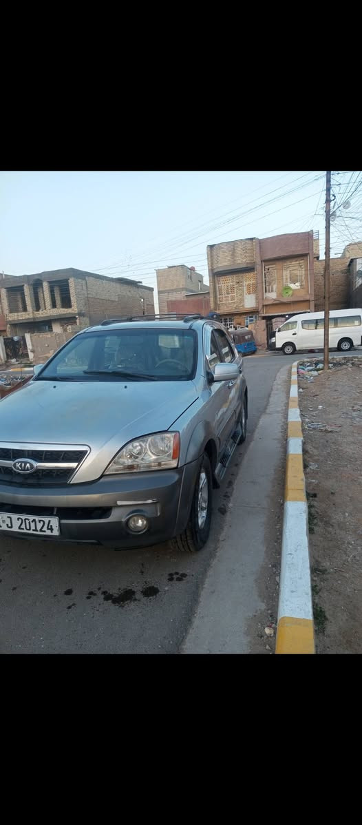 السلام عليكم.بيع فقط كيا سورنتو موديل 2006 محرك 6سلندر 3500 وارد امريكي حادثها جاملغ فقط بدون دواخل 5راكب كير ومحرك وتبريد خير من الله مصبوغه حزام اثر جراد  كرسي سائق كهرباء فتحه سقف رقم بغداد وبااسمي  سعرها 78وبيها مجال قليل مكانها بغداد الحسينيه ***********
