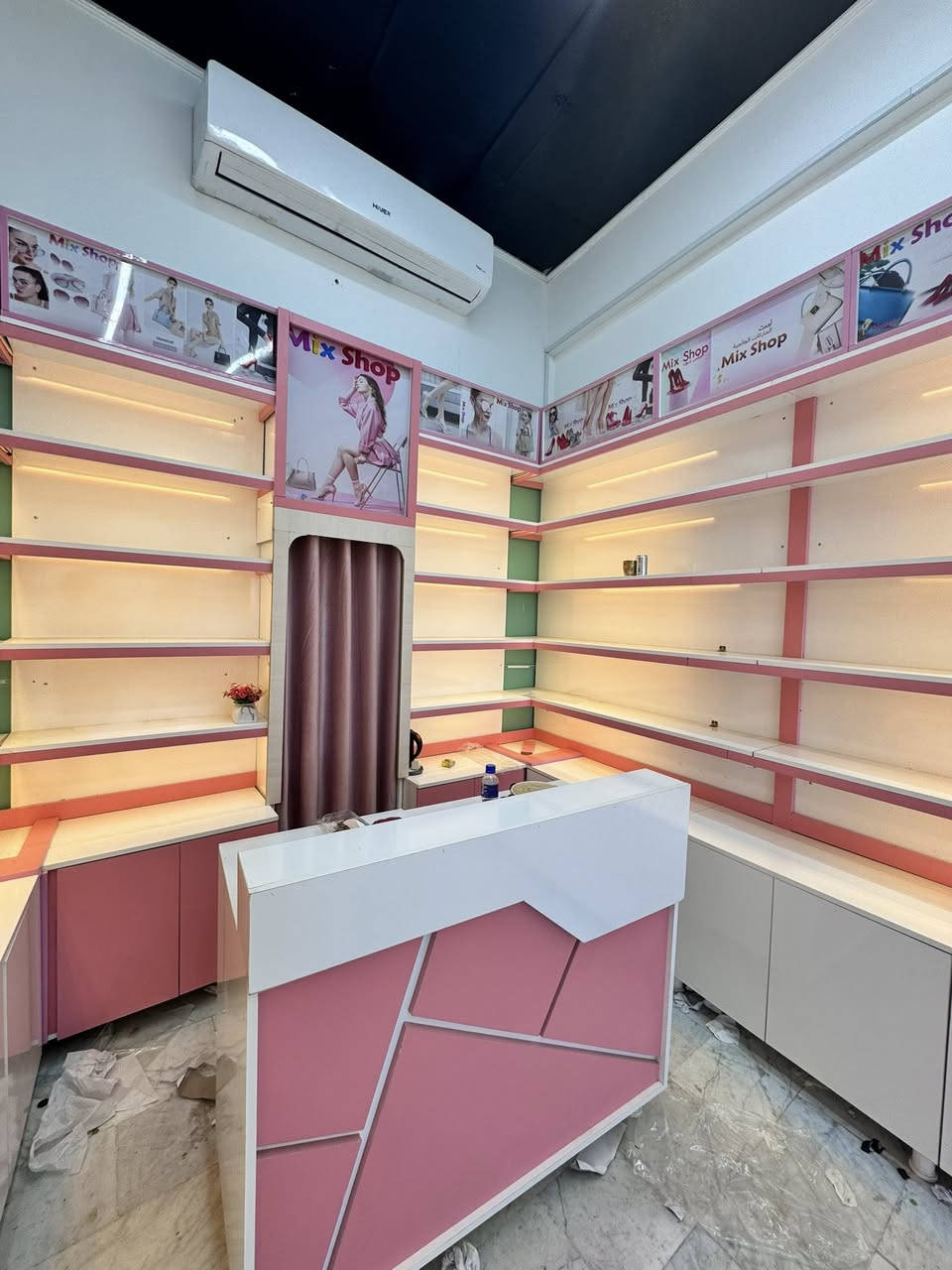 ديكور محل احذية وجنط للبيع بسعر مناسب جدا للاستفسار الاتصال على الرقم  *********** العنوان الناصرية الشعلة
