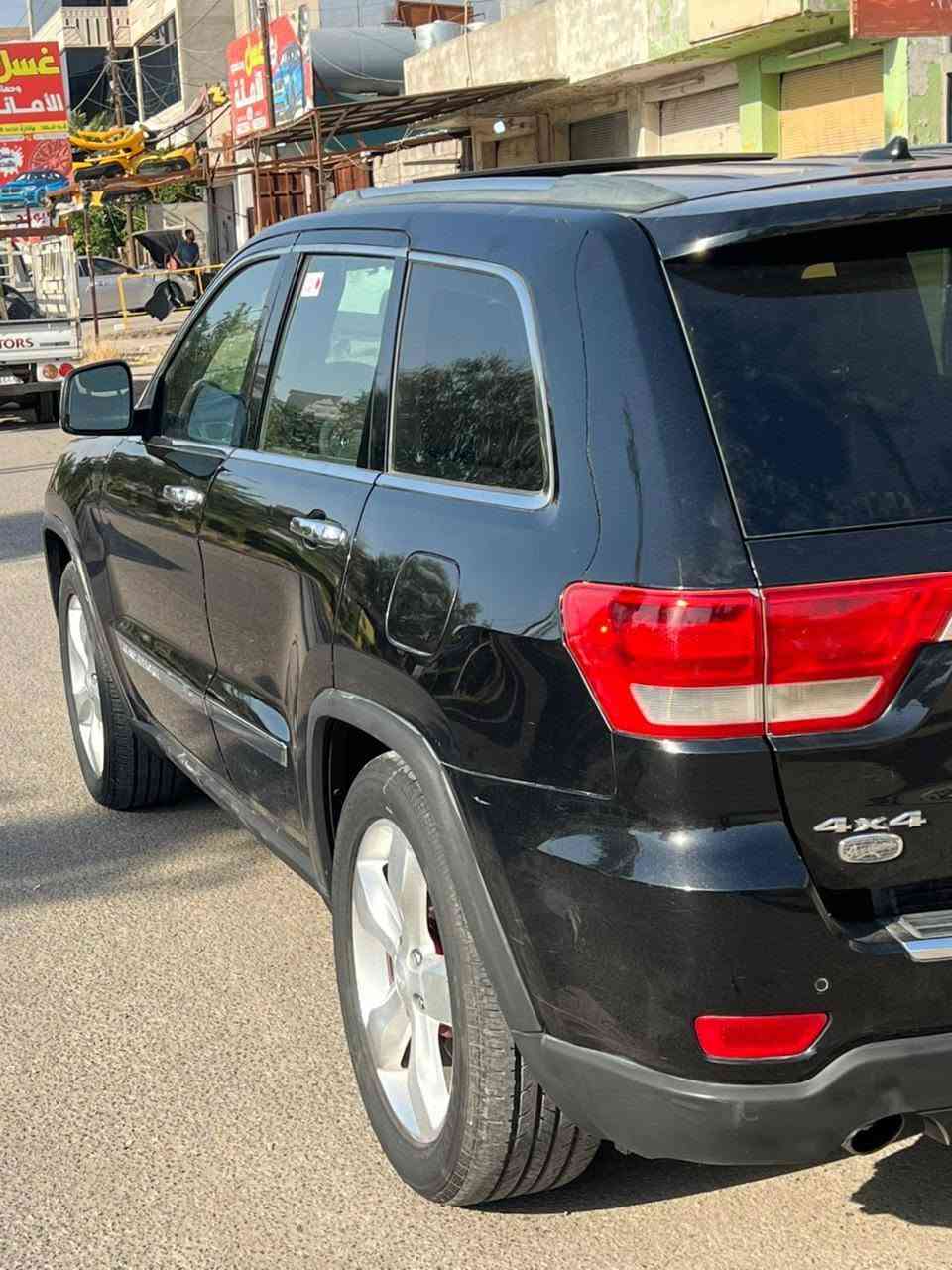 جيب لاريدو ٢٠١٢ غاز وبنزين فول فول سيارة بيها نص باب وجملخ سياره جاهزه محرك V8 رقم أربيل دولي  شرط تحويل وغرامت سعر ١٤٠ رقم تلفون ***********
