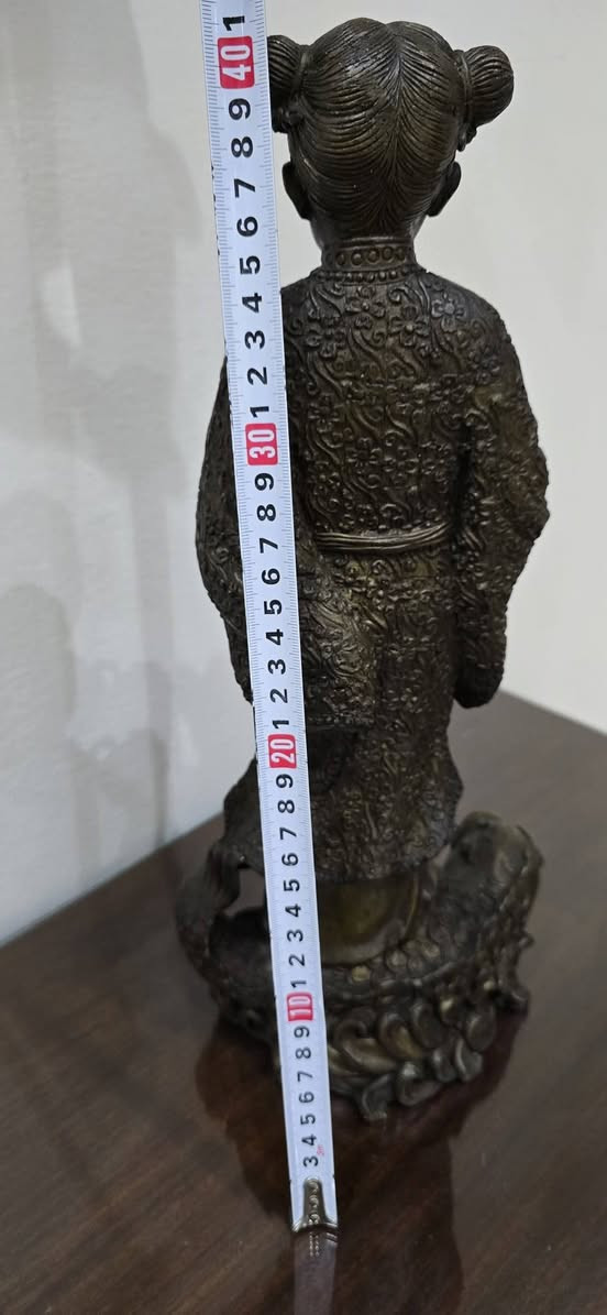 تمثال برونز شينواة 
 الشخصية / لان تساي خه (Lan Caihe)، وهي واحدة من "الثمانية الخالدين" في الثقافة  الصينية
  يظهر التمثال فتاة ترتدي رداءً مزخرفاً وتحمل سلة زهور، وتقف فوق قاعدة على شكل سمكة 
ارتفاع/ 41 سم 
السعر / 25 الف


**إذا كنت صاحب هذا الإعلان وتريد حذفه لأي سبب، رجاءا أرسل رسالة إلى الدعم الفني**