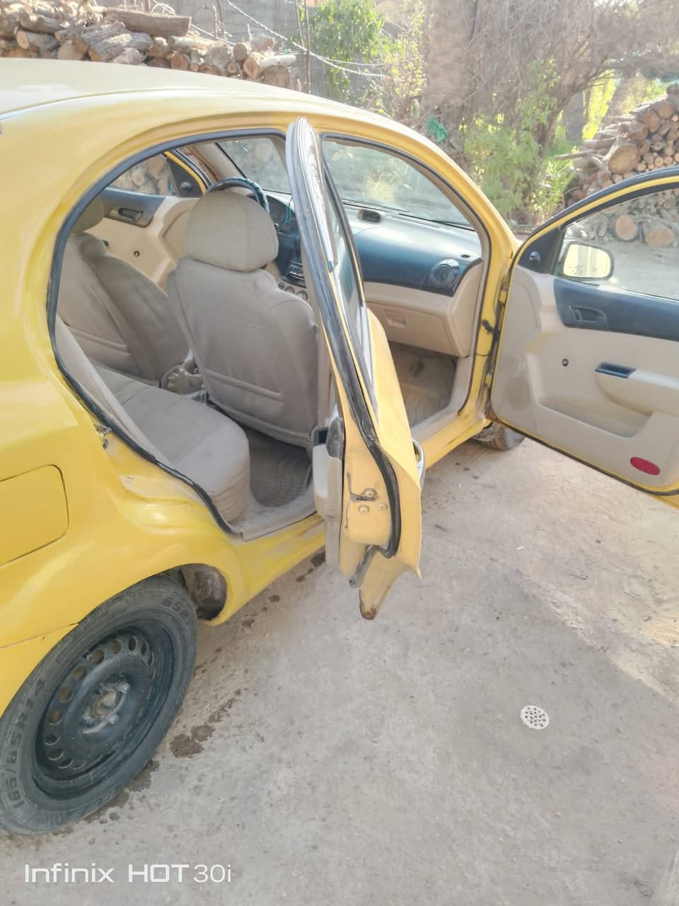 سلام عليكم للبيع افيو موديل ٢٠١١ محرك ١٦٠٠ خليجي مفتوح السياره مصبوغه عام بيه ضربه الجاملق الخلفي عكس السايق اوجاملق امامي جهت السائق رقمه بغداد سنويه جديده لل٢٩ السعر ٥٥ اوبيه مجال الشراي حياه الله والماتعجبه يشتري احسن منه انشالله اوبيه نقوصات بصيطه مكاني كربلا للتصال ***********
