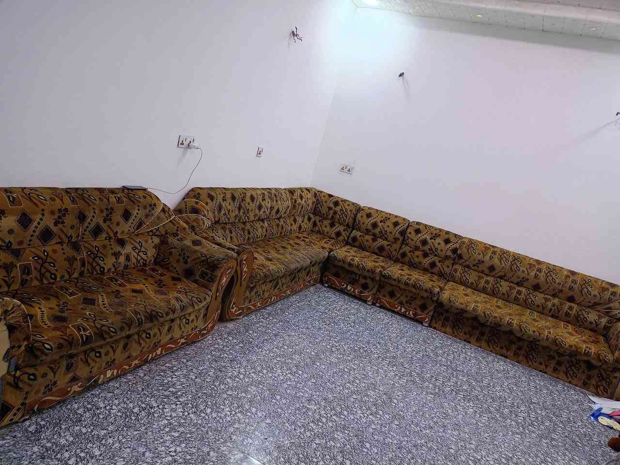 تخم ديوان مستعمل  10 مقاعد   سعره 125  الف  كربلاء حي الاطارات ***********
