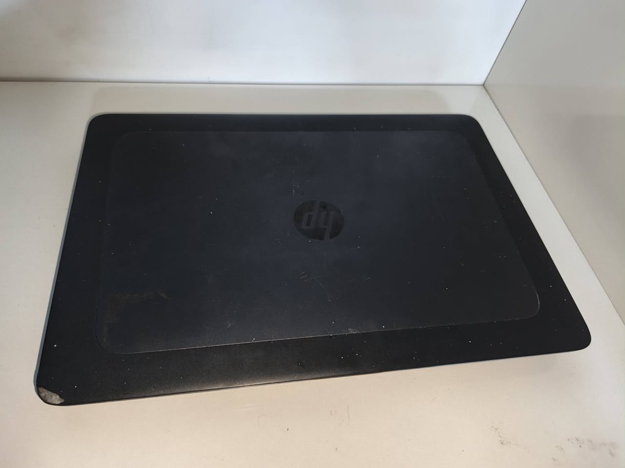 ​⚡️ للأداء القوي والعمل الشاق.. متوفر لدينا HP ZBook 15 G4 ⚡️
تبحث عن لابتوب يجمع بين القوة، المتانة، والأداء الاحترافي؟

نقدم لكم الجهاز المثالي للمهندسين، المصممين، ولكل من يحتاج جهاز "اعتمادية" في العمل اليومي.

​المواصفات التقنية:

🔹 المعالج: Intel Core i7-7700HQ (أداء فائق السرعة).

🔹 الرام: 8GB (قابل للزيادة لتطوير الأداء).

🔹 نظام التشغيل: Windows 10 Pro أصلي.

🔹 التصميم: سلسلة ZBook المعروفة بهيكل خارجي مقاوم للصدمات وجودة تصنيع عالية.

🔹 الصوتيات: نظام صوتي احترافي من Bang & Olufsen.

​✅ الحالة: الجهاز بحالة ممتازة وجاهز للعمل المباشر.

✅ الاستخدام: مثالي لتشغيل البرامج الهندسية، التصميم الجرافيكي، وإدارة الأعمال.

​📍 متوفر الآن في بغداد. البلديات 

💰 السعر: [360 الف]

📞 للاستفسار والحجز: [***********]
