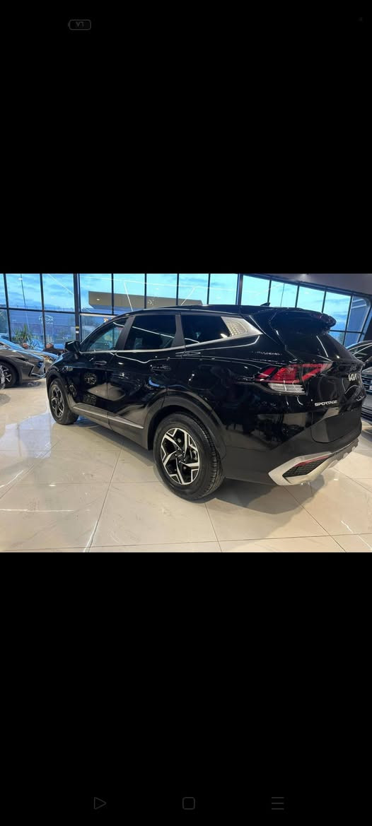 السلام عليكم عندي كيا سبورتج موديل 2024 لون اسود ماشية 32000مايل حادث باب مبدل  محرك 2500GDi رقم كاتي لسعر المطلوب 175$  قابل للتفاوض رقم الهاتف ***********

