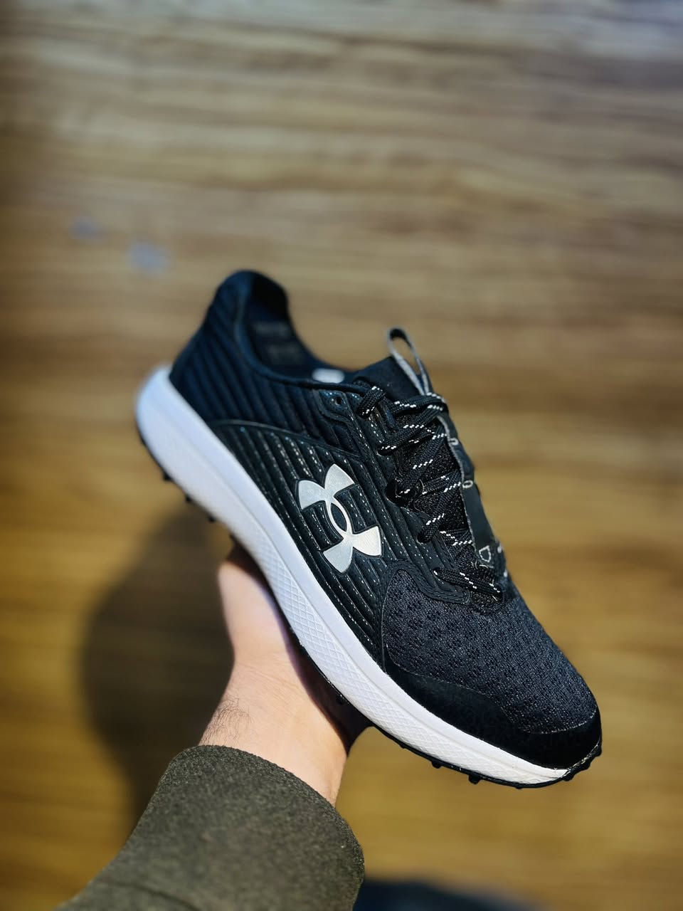 اندر ارمر باله امريكي اصلي
قياس42.5
طول القدم27.5
النظافه تامه 
توصيل جميع المحافظات ً
للحجز واتساب 
***********
