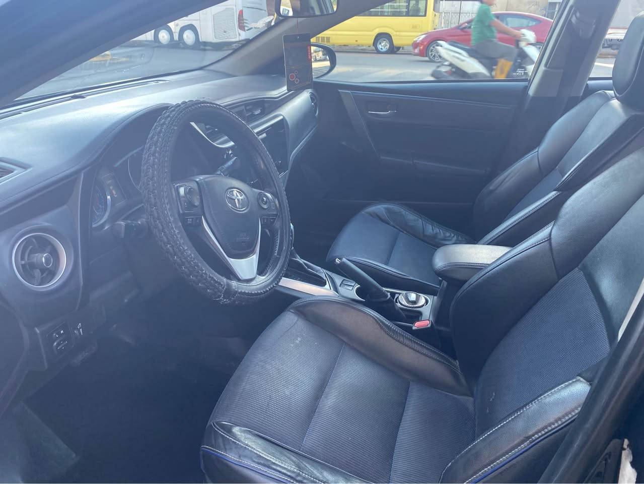 السلام عليكم كورلاة موديل 2019 رقم بغداد الرقم الدولي سيارة جديدة مناقصهة شي فول عدة البصمة والفتحة ماشية 108 ميل الحادث جاملغات خلفية وجاملغ امامي وبنيد نفسهم ما مبدل السيارة حيل نضيفة باسمي السعر 132 وبيهة مجال مكاني بغداد الكاضمية او الصالحية رقم التليفون *********** بغداد, العراق
