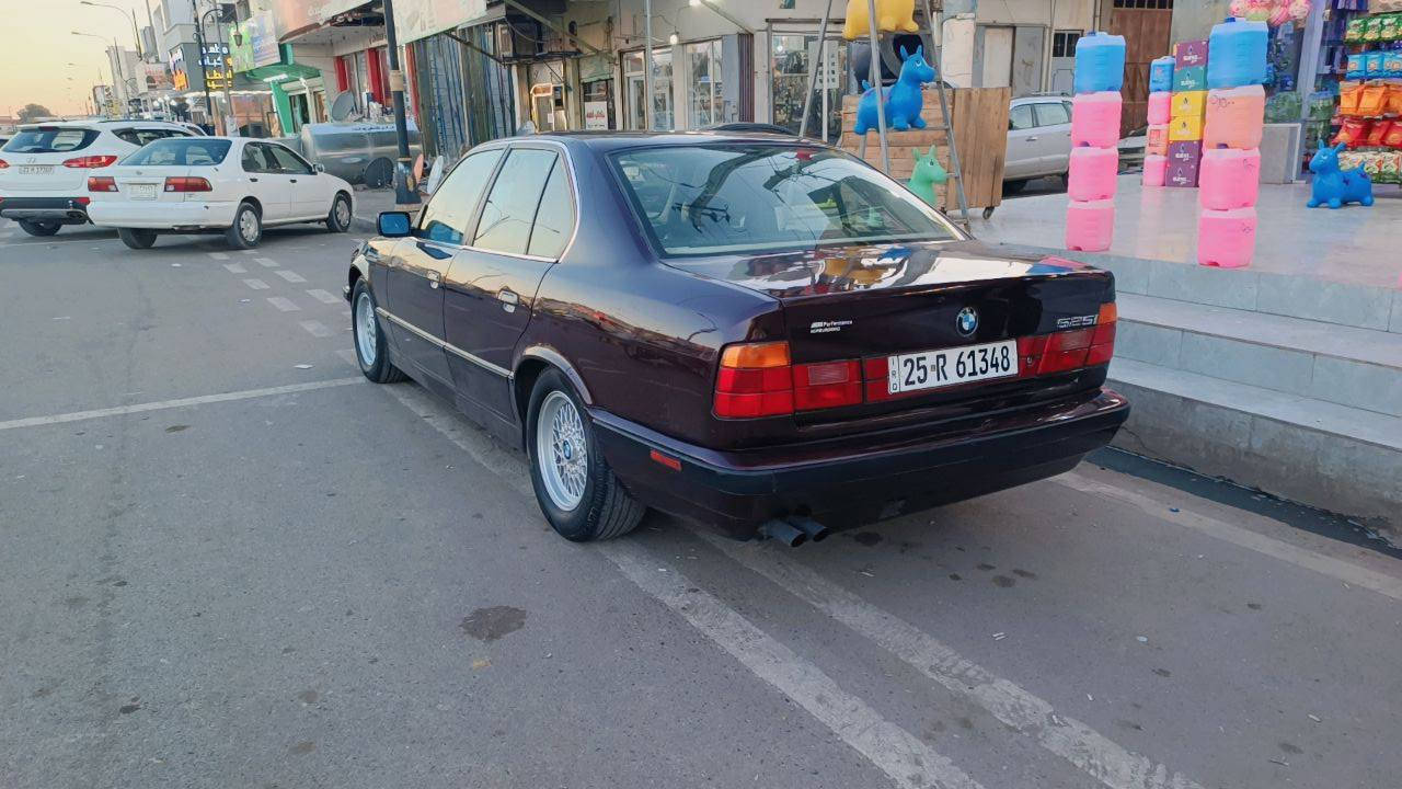 BMW91 گێڕتۆماتیک بیلاد بیستە کراوەتە بیستوپێنج تەبرید بەشەرت وگێڕومەکینە بەشەرت دوو  جام کارە بایە سلایدە بستێ لێدانی هه یە لە پێشەوە سەنەوی بەناوی خۆمە وەیە یە تا 2027تازەیە کارت بەنزینی هه یە سعری 68 ڕەقەم مۆبایل ***********
