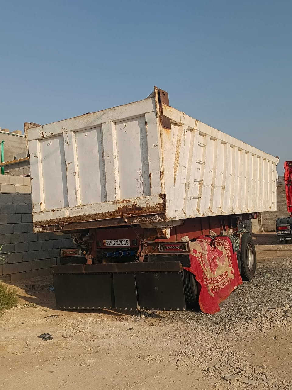 السلام عليكم عربانه للبيع اوزمه قديمه تخم تاير دناقير 16 لا طايحه ولا بها فطر الوينج مالها الماني جاهزه للشغل ما شاء الله مكانها الدير رقم الهاتف***********
