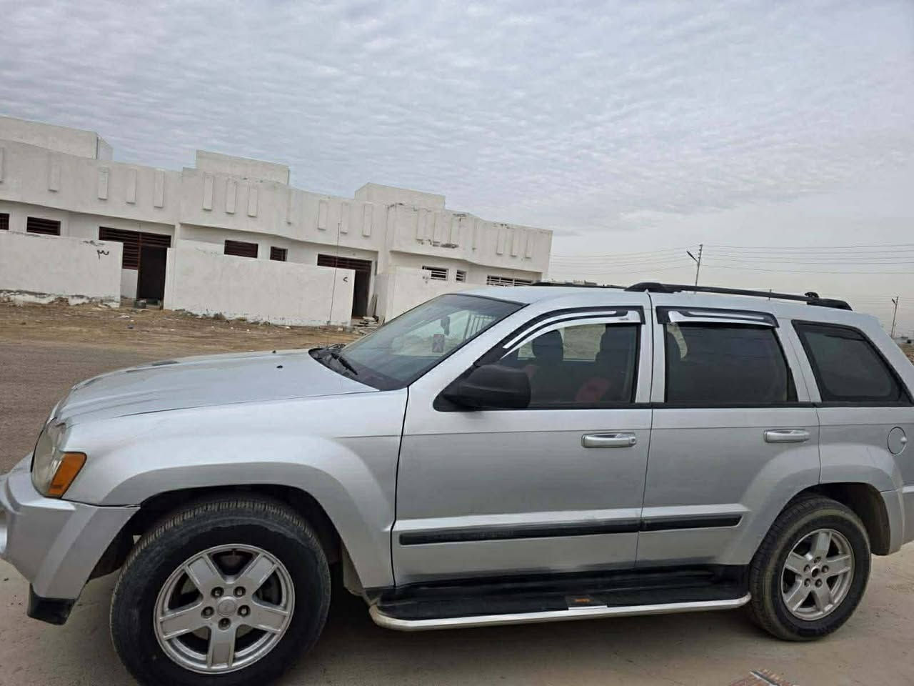 سلام عليكم للبيع جيب 2007 امريكي حادث ربع البنيد السعر ٩٥ وبيهة مجال ***********   مكلف بنشر
