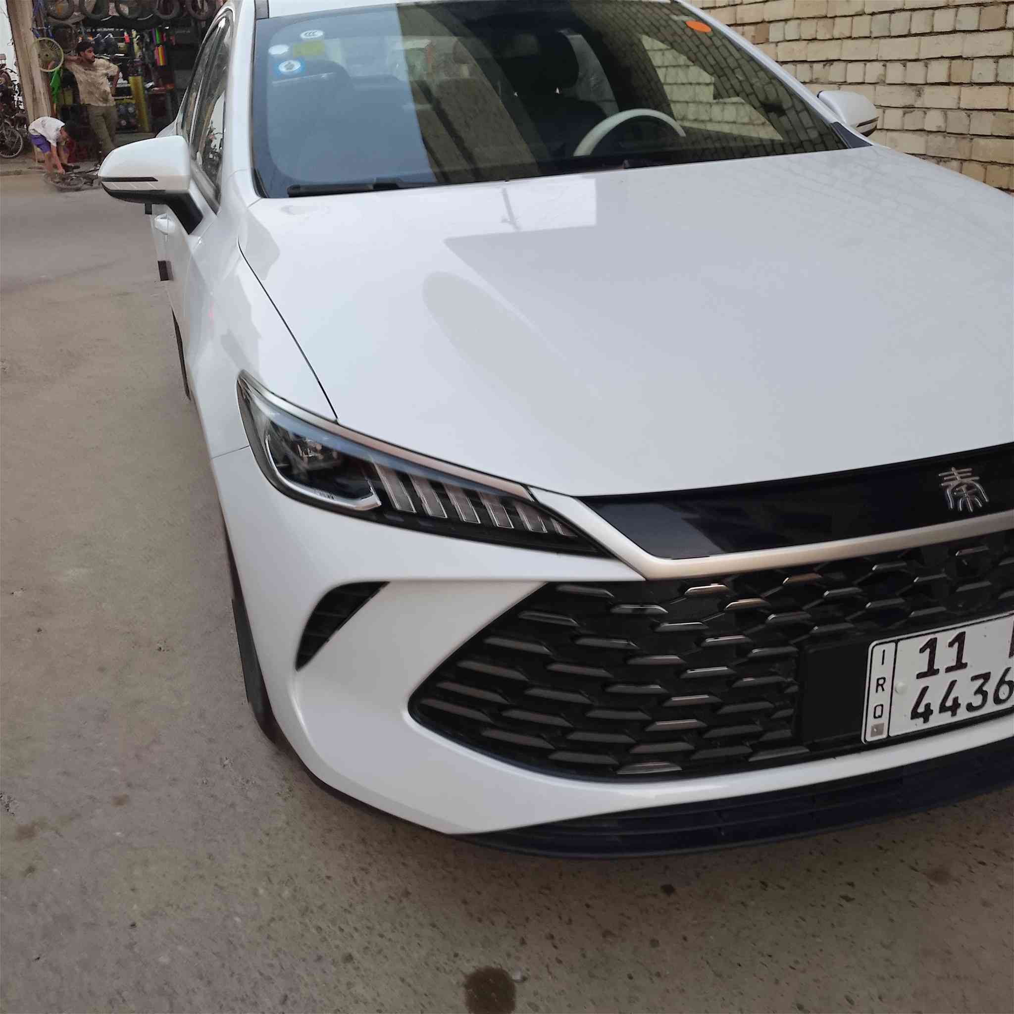 سلام عليكم BYD جن بلاص معروفه مواصفاته
 للبيع او مراوس 
كفاله عامه ماشيه 5الاف 
للاستفسار ***********
