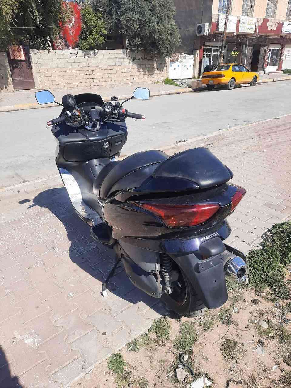 سلام عليكم فورزه للبيع محرك وكير جديد شادهن كهربائيات كلها شغاله منظومه زينون سعر ٩٠٠  للتواصل ***********
