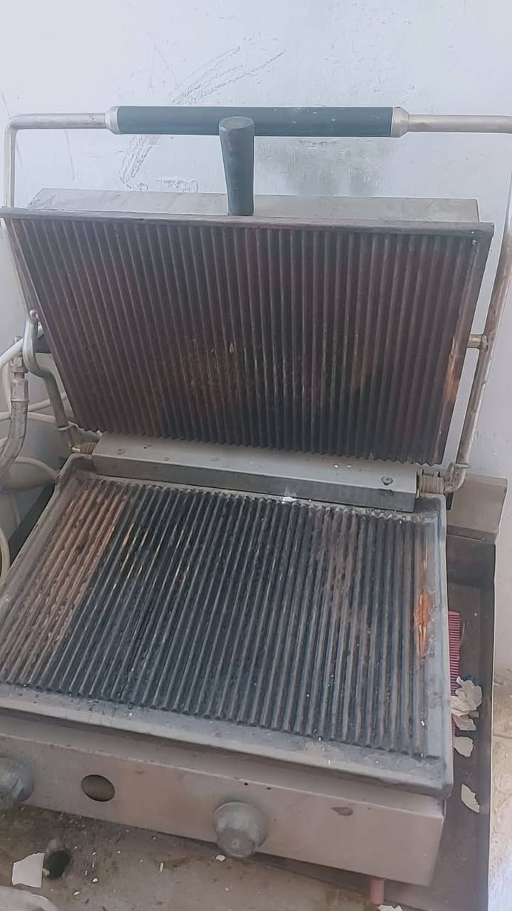 عندي غراض محل للبيع شوايه همبركر كابسه صاج طبخاخ فلافل وفنكر
كابسه صاج 100
شوايه همبركر 100
طباخ فلافل 100


**إذا كنت صاحب هذا الإعلان وتريد حذفه لأي سبب، رجاءا أرسل رسالة إلى الدعم الفني**