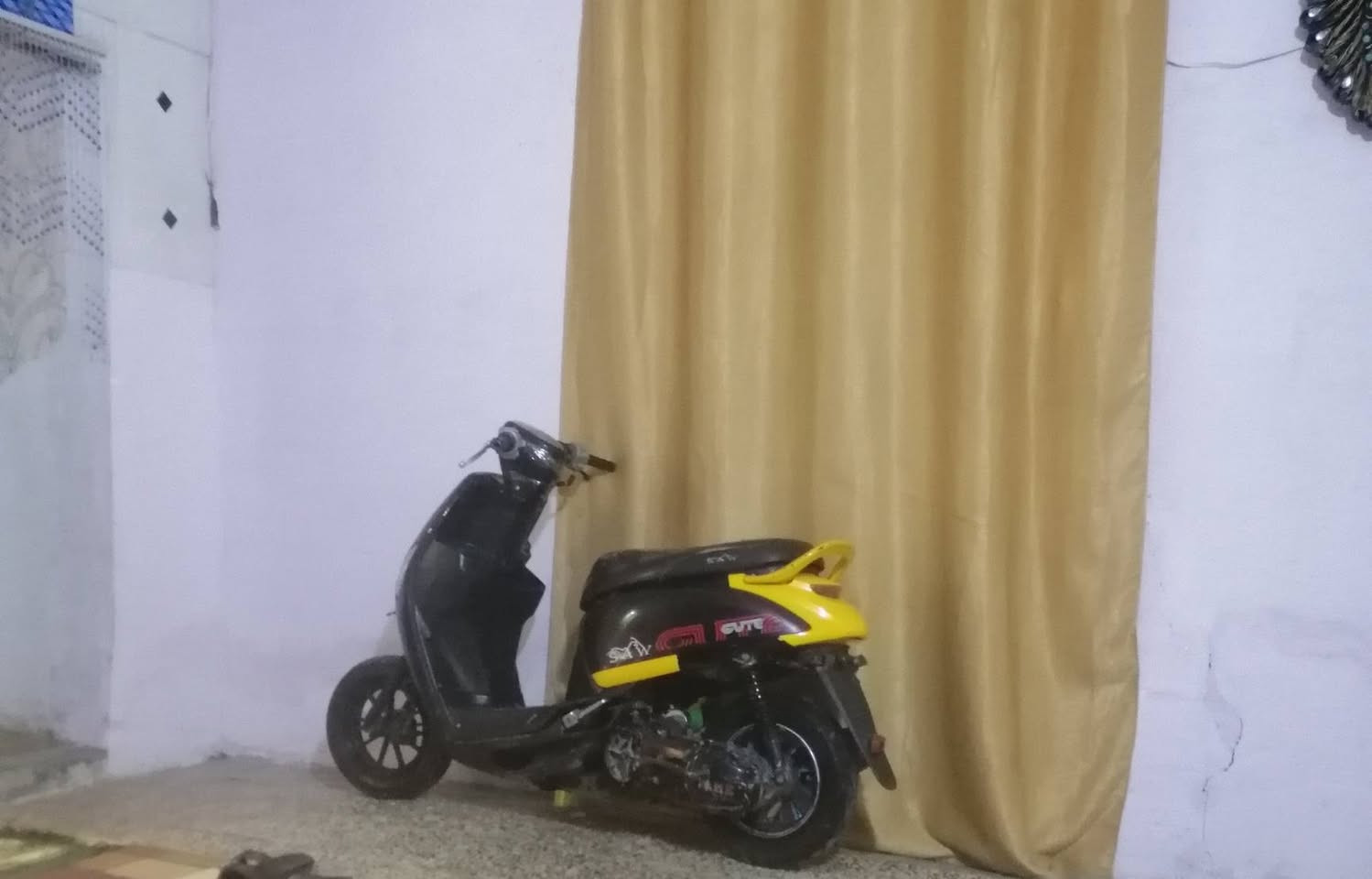 سلام عليكم دراجه للبيع او مراوس تشتغل بس تخربط متمشي يمك طبك بيها ب الضفيره السعر ٢٠٠
 ***********
