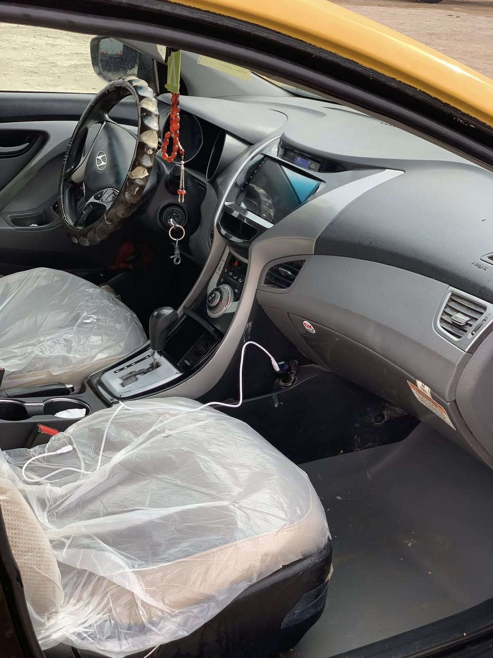 السلام عليكم 
النترا موديل 2011 وارد امريكي 
مكينه 1800 دوش 
رقم بغداد 
مصفره هيئة و ضريبه 
السياره بأسمي تحويل بأي وقت تريد 
سياره جاهزه صدر امامي و خلفي جديد قبل يومين سويت ادامة كاملة 
تدفئة تبريد 
السياره بيه مكانات بيه معجون 
ما تخسر عليه كلشي 
مكان السياره واسط 
السعر ٩٣ و بيه مجال 
***********
