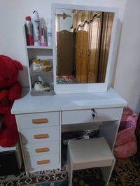 ميز كومودي • نضيف 100% • كربلاء اليريده