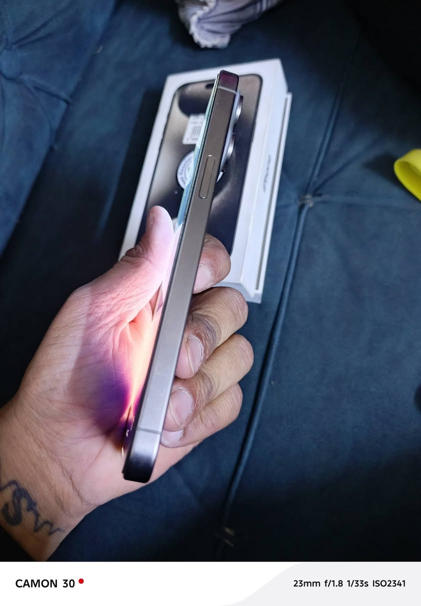 السلام عليكم ايفون 15 برو ماكس الذاكره ٢٥٦ بطاريه ٨٦ الجهاز جديد ما داخل تصليح غراضه كامله نموذج M  ماستر  السعر مليون و بي مجال ‏‪***********‬‏ الكفائات مال العبيدي قرب مدرسه بغداد
