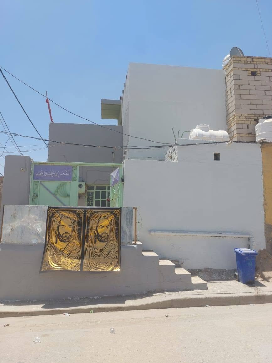دارالبيع طابو صرف مساحه ١٢٠ متر واجها ٨ م
 ونزال ١٥ متر بناء جديد يحتوي على غرفة نوم +صاله + براني +غرفة فوق السطح 
مطبخ سيراميك حمامات دخليه سيراميك درجه اولى وحمامات خارجيه ساحة مدخل لبيت ٥ أمتار أرضيه كاشي مرمري الدار ركن على 3 شوارع الحي الجمهوري الشارع العريض شارع حسينية حي الجمهور مقابل بيت 🏠 أبوعلاء جميل طارش ٠٠أبومكتب عقارالتميمي
للاستفسار والاتصال *********** واتساب
