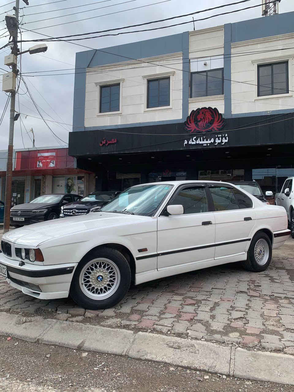 بی ئێم BMW 525 
مۆدیل 1989 
1پارچە سبوغ 
بێ ناو بێ ئێڕباگ 
مەکینەی سەقەڕی بۆ داندراوە V6 
ڕەقەم و سەنەوی نوێیە 
ڕویشتن 280 km 
فوول مواسفات ، تۆماتیک تەبرید سلایت ، جلد 
٤٦۰ هەزار غەرامەی لەسەرە 

نــــــرخ 75 وەرەقە
*********** واتس ئەپ📞 أربيل, العراق
