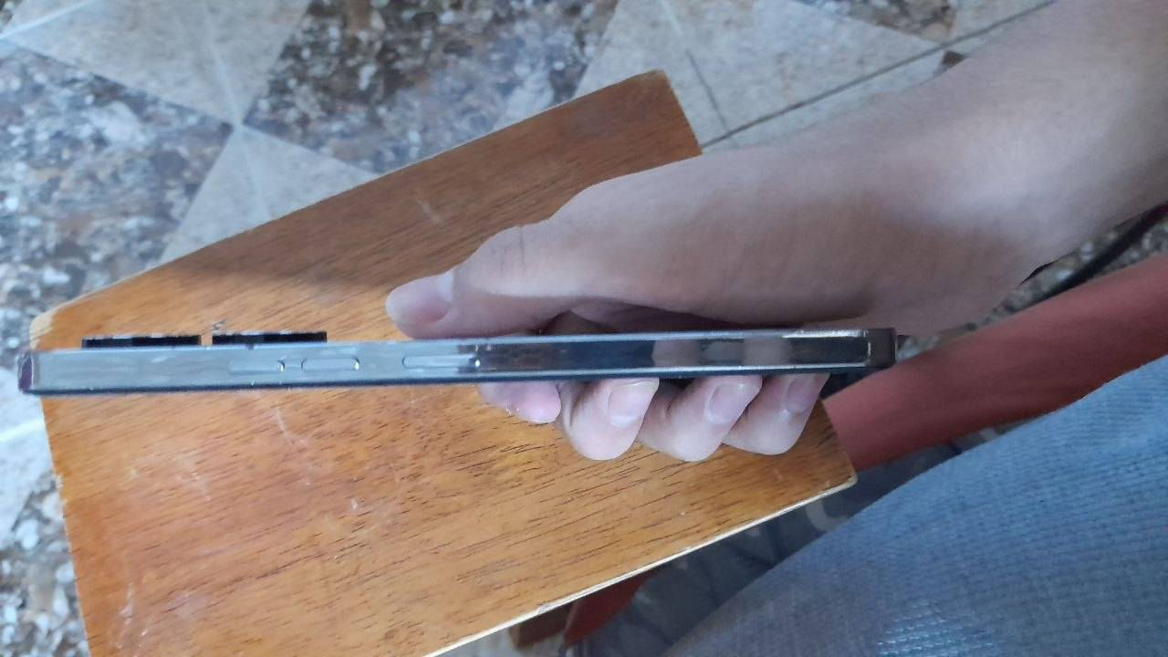 سلام عليكم Tecno Camon 20 Pro للبيع الجهاز كلش نضيف بس الضهر مالته مفطور مساحته 256 ، 60 فريم ببجي سلس كامرته حلوه (الشاشه مالته زلغه مابيها هاي الي بل صوره لزكه على الشاشه) عيبه الوحيد الضهر مفطور اطي سعرك بل تعاليق وبل عافيه عليك او راسلني *********** واتساب مكاني بغداد
