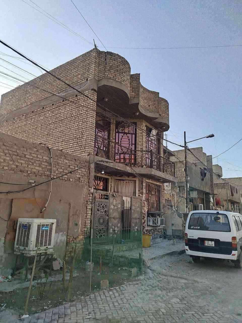 نص امامي بيه ستقبل كبيره وفوك غرفتين زاد حمام كبير وصاله قطاع 26فرع عريض قربه على شارع الكياره ***********
