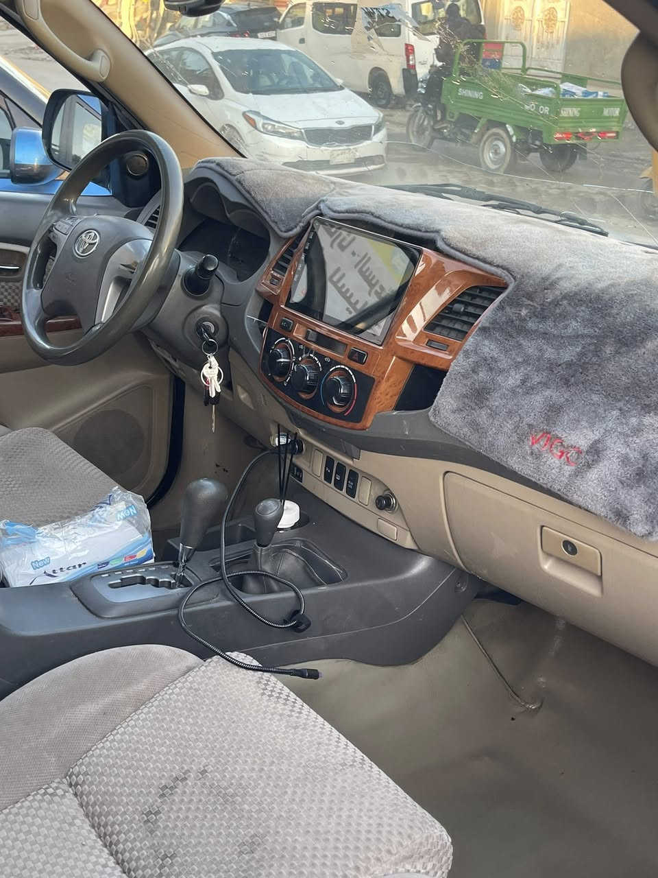 السلام عليكم فور جنل للبيع سيارة خير من الله تبريد تدفئه
كله شغال منضومه زنون بيهه فقط جاملغ نص الجاملغ موديل 2012 السعر 187 فور ويل هذا رقمي ***********
