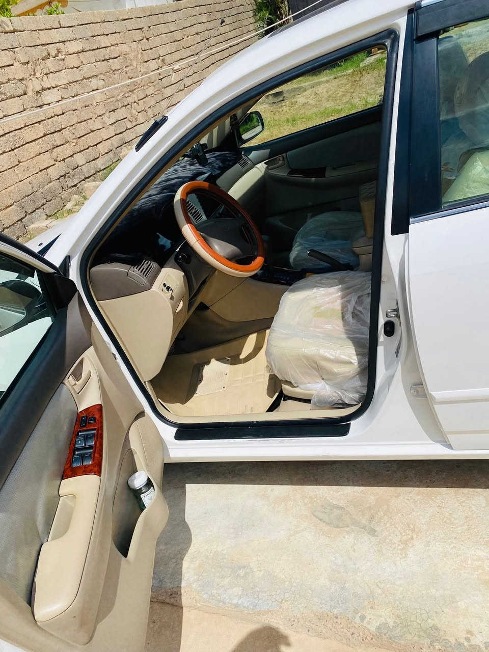 سلام عليكم
كورله بيكاجو 2007

سياره كلين 

خليجي داخل لونين وصاج 

مكينه 1800

ابيض ثلجي 

كلين مندون صبغ وتبديل 

فول فتحه

رقم أربيل دولي 

بيها شخط بهلال الجاملغ اليمين 

فقط 

سعرها 107بيهامجال  قليل 

رقم الهاتف 

***********
