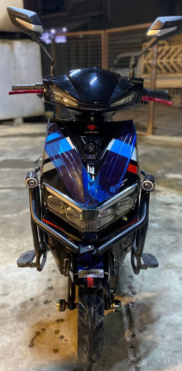 السلام عليكم ماطور شحن للبيع ماطور جديد معنه كلمه مستعمل شي قليل مدرع بل كامل وجنطه خلفيه وياه جادر ماطور فول نضافه ٦ بطاريات كبار شرط تفحص يله تاخذه ماطور كله بلادي لايت زنون عالي ناصي دبل اشاره اشاير منفذ شحن للتلفون مثبت سرعه سرعته ٩٩ اربع نمر نضام بك يرجع إلى خلف ماطور كامل مكمل مابي اي نقص وين متريد افحص  سعره 700 الف بي مجال بصيط مكاني رمادي تأميم 8شباط تواصل ***********
