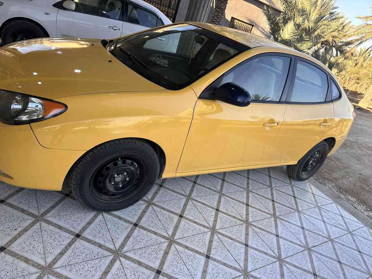 السلام عليكم 
النترا 2009 كفاله عامه عدا 
طخه بسيطه بخشم جاملغ الخلفي
كير محرك كفاله حداديه نظيفه سياره مال جناي
على ايدي دوشمه داخلها حلو سنويه مجدده ب اسمي شخصيا  مكينه 1800 تخم تاير جاهزه للاخير ***********
السعر ب85
