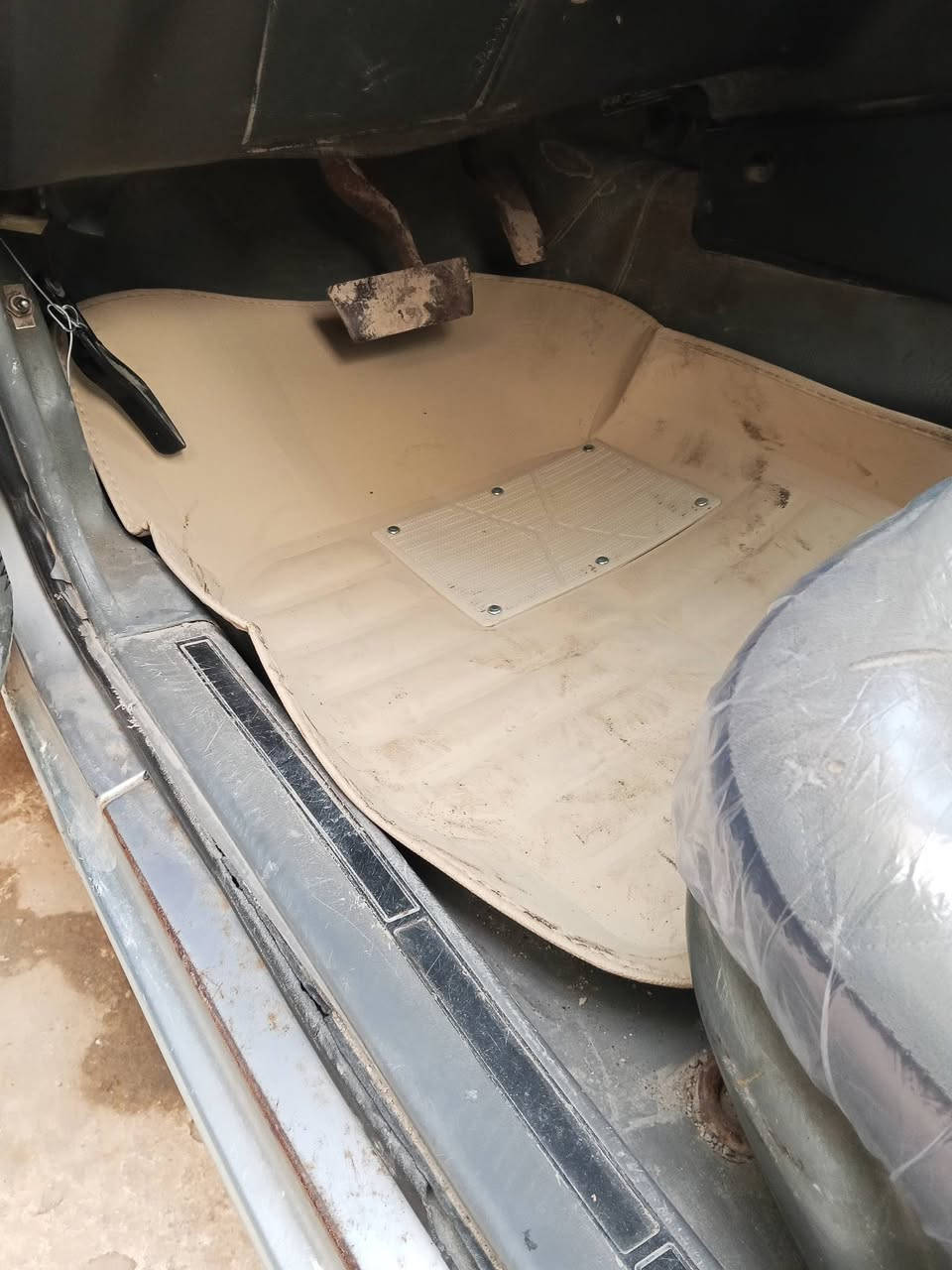 سلام عليكم من رخصة الأدمن دايو برنس موديل 98 رقم جديد بغداد السنوية لغاية 30 سيارة بأسمي تحويل مباشر منضومة تبريد گير اوتوماتيك محرك جديد كهربائيات كلهة شغالة مصبوغة عام للجمالية ما عدا الدواخل دوشمة جديدة أرضية مغلفة جلد وكشنيات مغلفة جديد بطاين نايلون مغلفة سيارة حلوه مال جناي سعر 42 وبيها مجال واني بخدمة الطيبين
العنوان ديالى خان بني سعد 
رقم التلفون: ***********
اتصل وبيك خير ودلل
