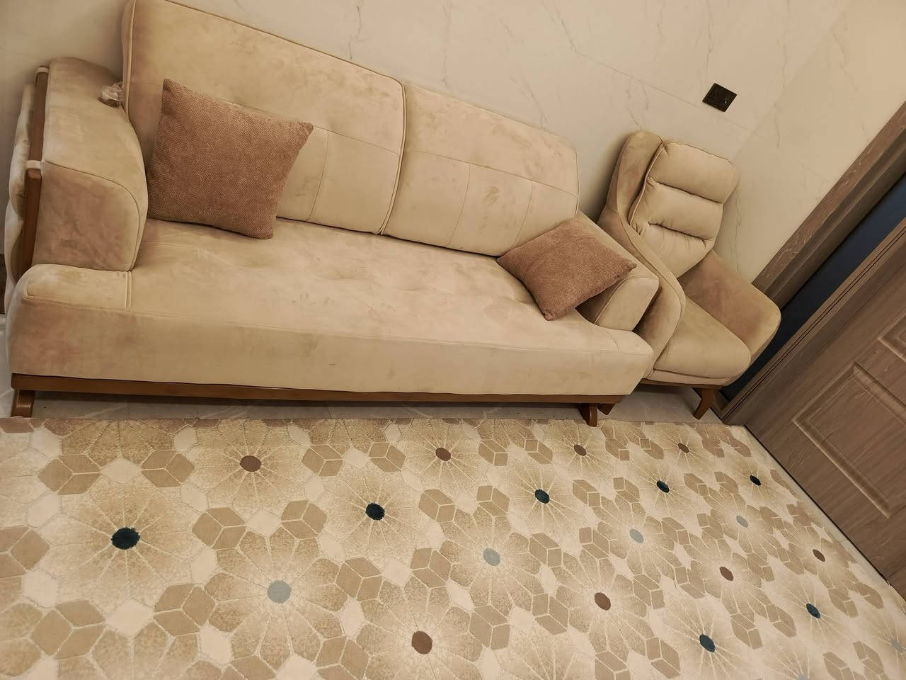 السلام عليكم تخم اصلي صارلي شهر من أخذته اريد ابيعه 6 قطع  مكاني طوريج حي الضباط الشراي يتصل ***********
