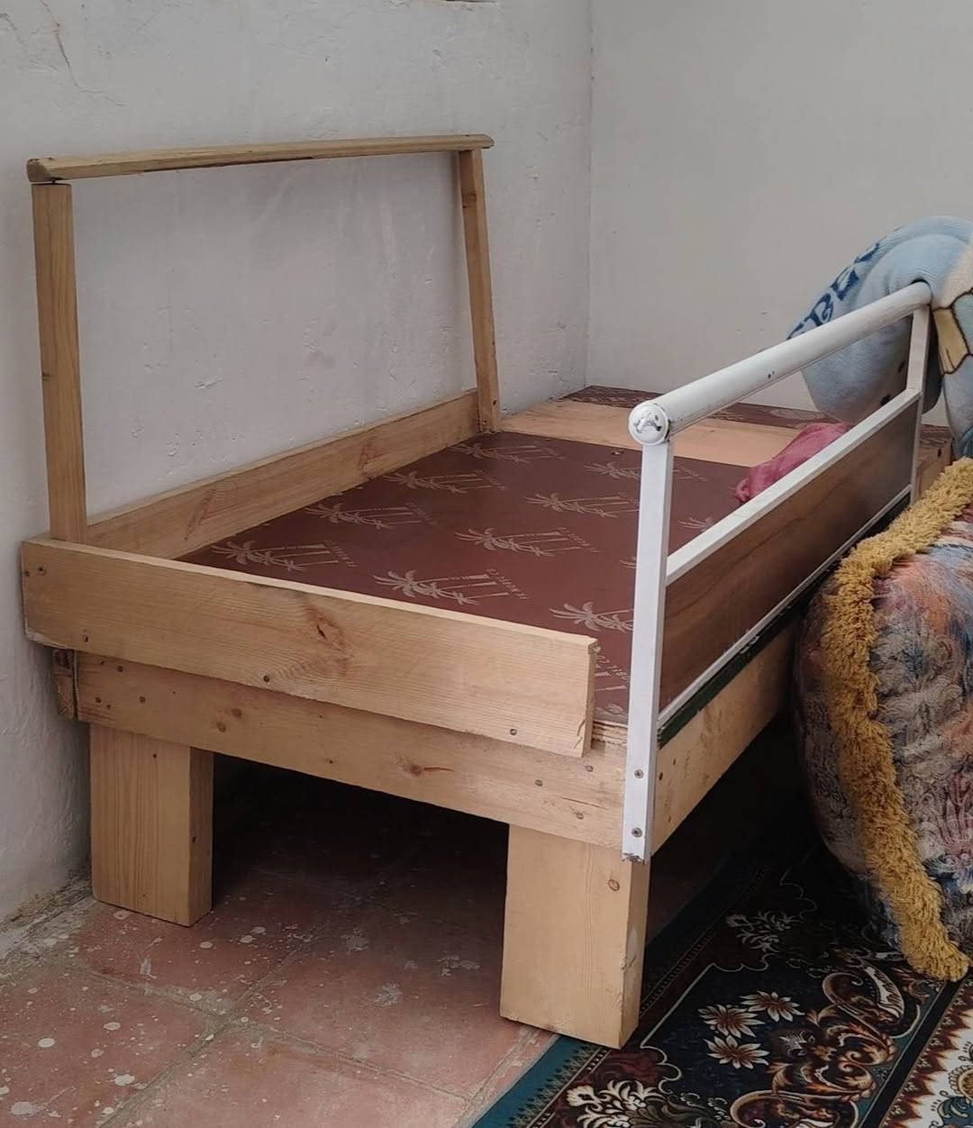 سلام عليكم جربايه للبيع طول متر ونص والعرض ٩٠ سم مال اطفال  المكان الحريه الدولعي قيم واخذ 
***********
