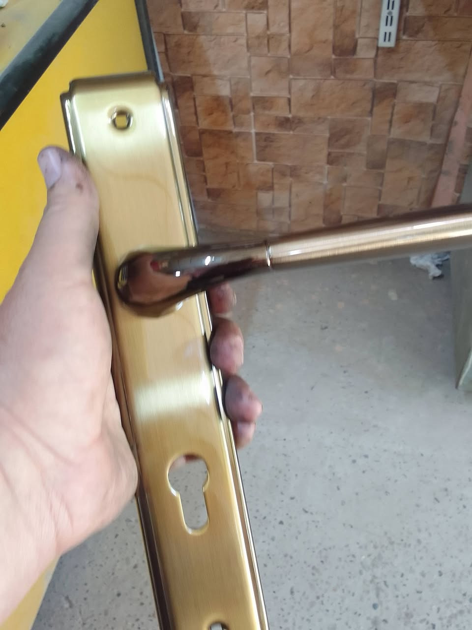 تم والحمد لله تشكيلة رائعة من الكيلونات واليدات تناسب كل الأذواق الوان جميلة ومتانة الكيلون وبأسعار تنافسية الحدادين والنجارين
سامراء تقاطع سيد حميد مقابل محلات المليسي 
عالم الكيلونات والسويجات لصاحبها عزيز الهباد


**إذا كنت صاحب هذا الإعلان وتريد حذفه لأي سبب، رجاءا أرسل رسالة إلى الدعم الفني**