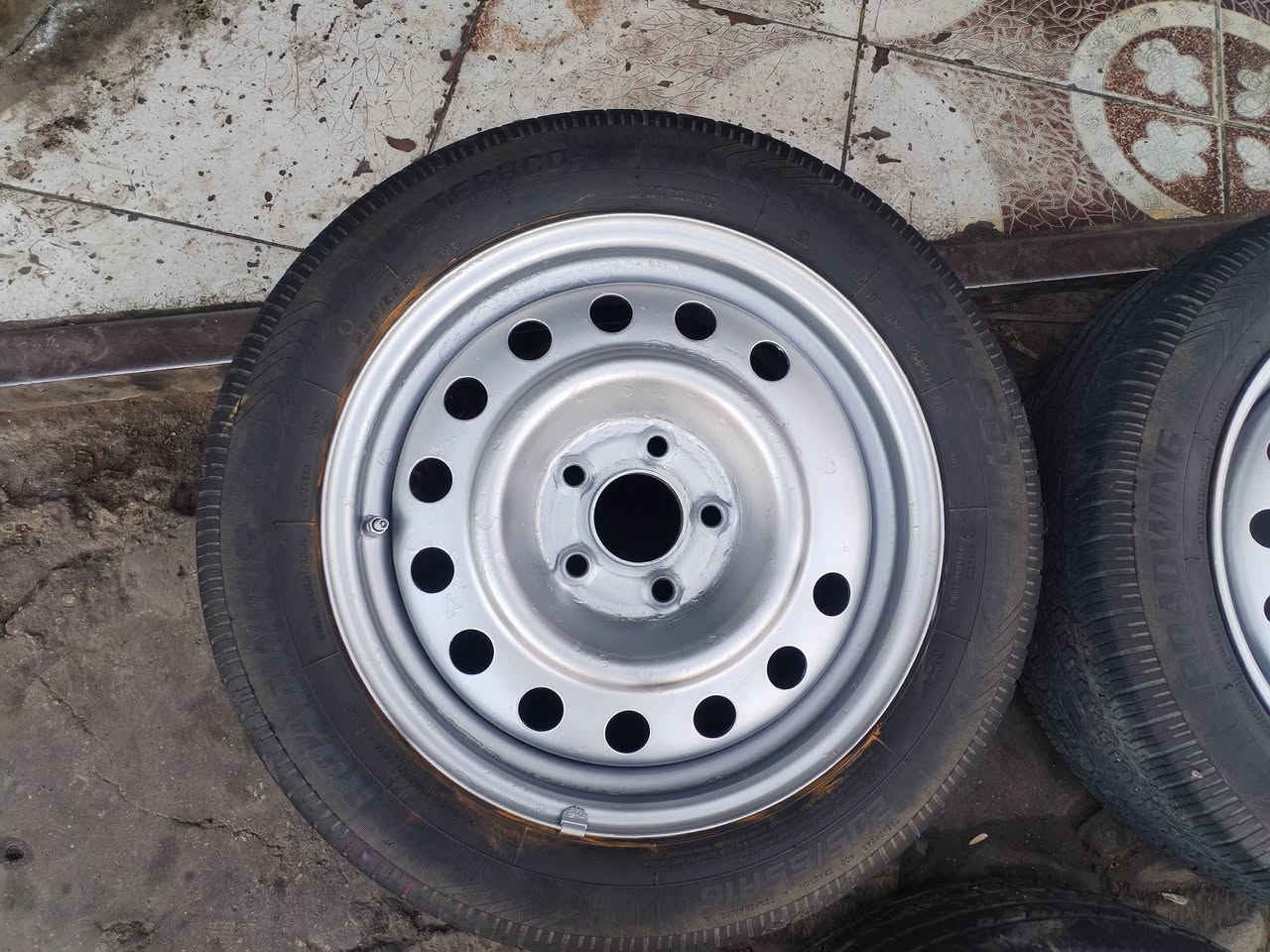 سلام عليكم ٣تكوت ويل عادي حجم ١٦ مكان كوت ***********
