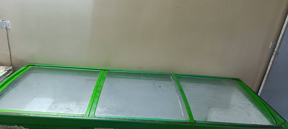 عارضه ٣ متر تجميد 
عارضه لحوم فقط الجامه  مكسوره 
قيم بالي يرضي الله شغالات وخير من الله 
‎0781 079 6317 الاتصال
