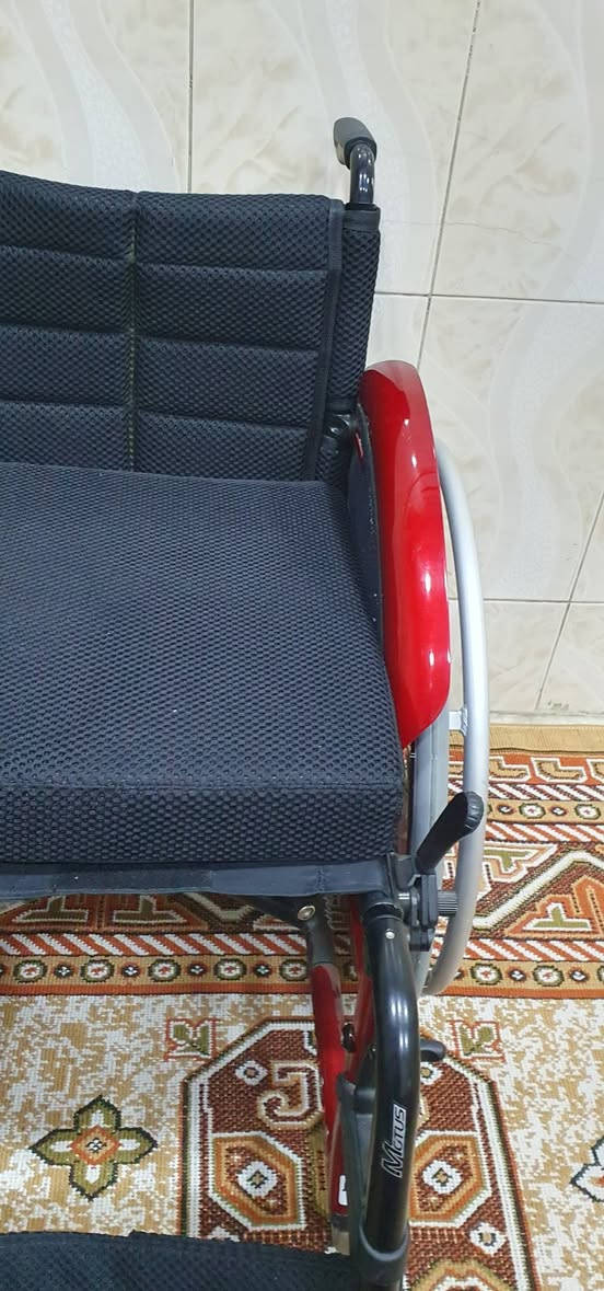 سلام عليكم كرسي رياضي للبيع قياس المقعد ٤٠ للستفسار ***********
