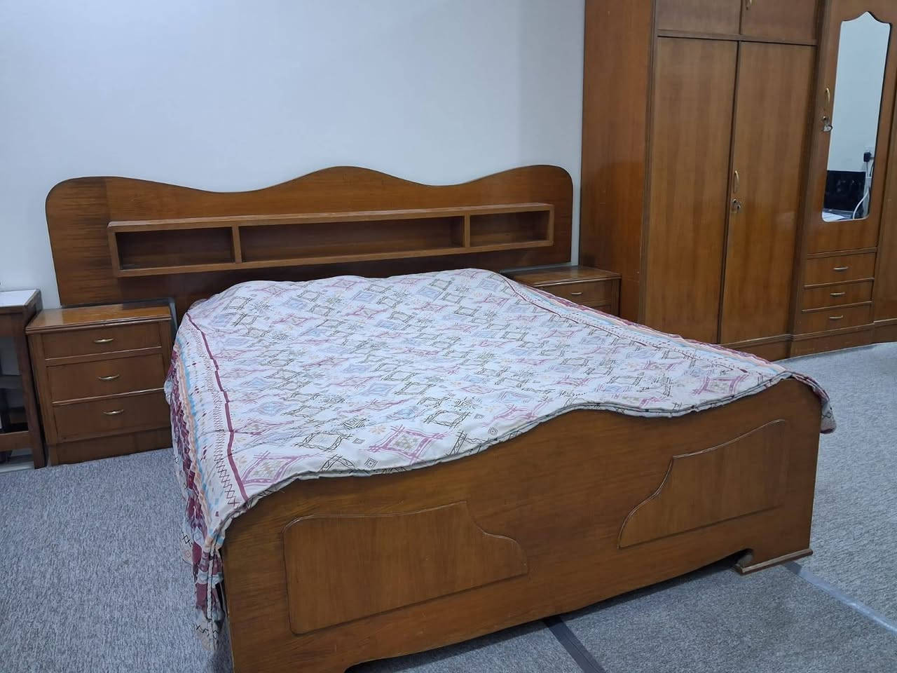 للبيع .. غرفة نوم خشب صاج اصلي نظيفة جدا .. شغل درجة اولى فول
السعر 800
البصرة حي الجامعة شارع مستشفى الطفل 
للتواصل ***********
