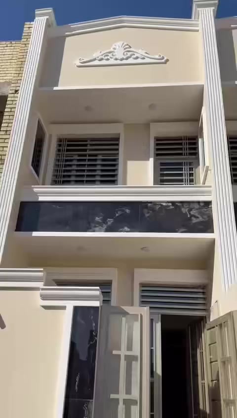 السلام عليكم بيت للأيجار المساحه 75م يحتوي على 3 غرف نوم وصاله ومطبخ وصحيات البيت جديد في شارع 30 التوزيع الجديد مال ملاعب ايجاره 750 وبي مجال قليل ***********
