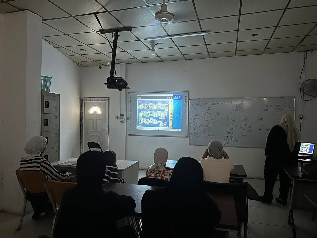 عزيزي الطالب، لأن مستقبلكم أمانة.. يعلن معهد أوكسفورد التعليمي عن فتح باب التسجيل في دورات التقوية المكثفة للمراحل الوزارية:

• ✅ السادس الابتدائي
• ✅ الثالث المتوسط
✅ الثالث المهني 
لماذا تختار معهد أوكسفورد؟

• 📚 تغطية شاملة للمناهج من لحظة التسجيل وحتى ليلة الامتحان.
• 🔄 مراجعة ذهبية مجانية تشمل الكتاب بالكامل.

• 👨‍🏫 كادر تدريسي متخصص يركز على نمط الأسئلة الوزارية.
نحن لا نمنحك النجاح فقط، بل نصنع تفوقك! 💯

*********** 

بسماية الشارع العام قرب بيت بيوتي وسنتر دراهم
