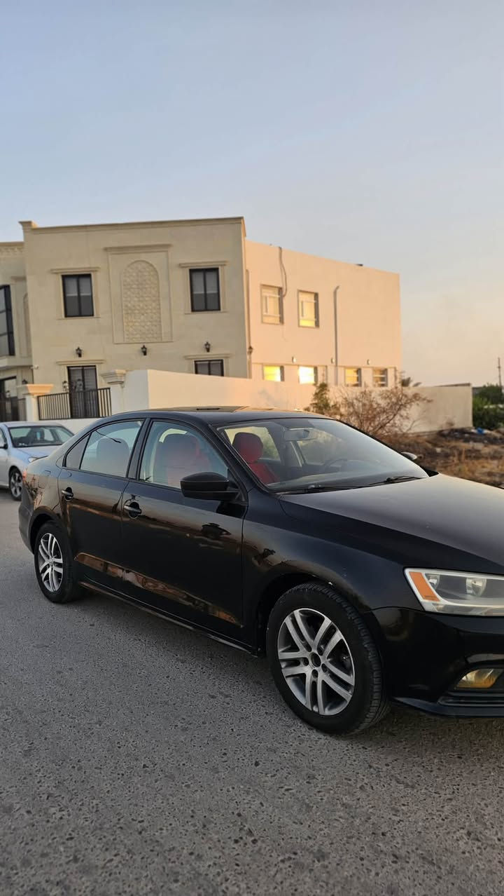 للبيع 
جيتا 
موديل 2015
اللون اسود
محرك 2000 تنفس طبيعي بدون تيربو
گير ومحرك شرط تايرات تخم جديد قبل شهر شديتهن 
السياره ماناقصها اي شي 
كلين بدون ضرر فقط براس الچاملغ الايمن بارد شويه غرفتها حيل نظيفه تبريد ثلج 
بقية التفاصيل تشوفها بعينك اذا كنت شراي السعر 125 ورقه وبيها مجال للاستفسار الاتصال على الرقم ***********
