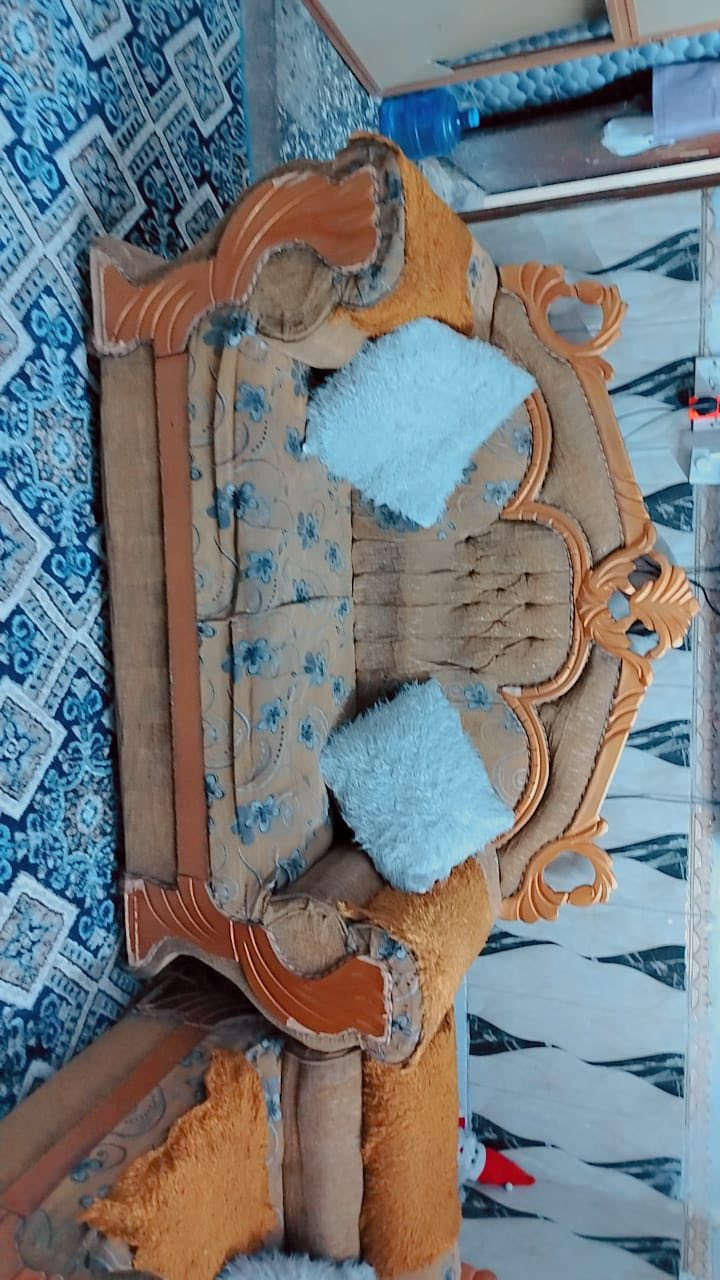 سلام عليكم ثلاجه ام تفاحه 18 قدم كلش نضيفه  وكاونتر 2 متر سنك مرمر  كلش نضيف وتخم كدامكم. بس يرادله تبديل قماش  ثلاجه 175 كاونتر 125 وتخم 75  بغداد مكاني ماكوتوصيل ***********
