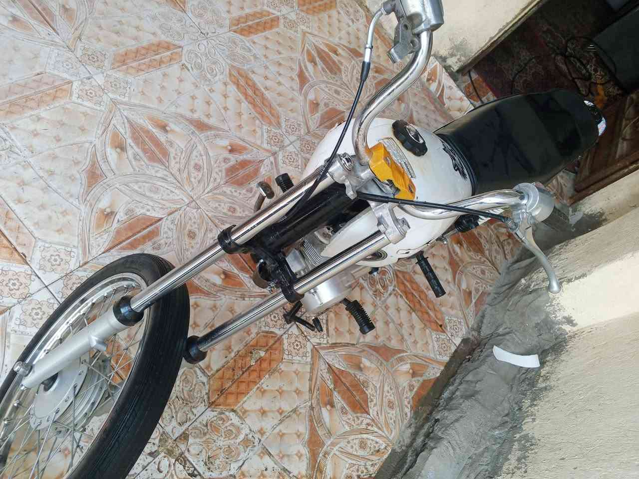 سلام عليكم دراجه للبيع مكينه ناعمه ما مفتوحه بس ولفات امبدل بيه  معدل حلو دراجه ونضيفه مكاني البصره ابو الخصيب العوجه (رقم)***********
