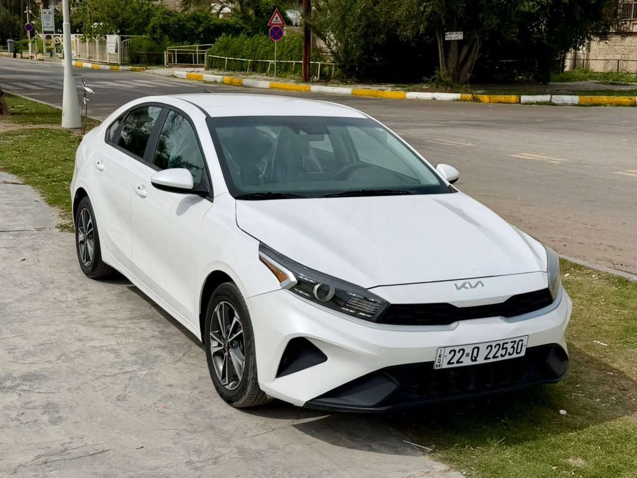 للبيع فقط بدون مراوس
كيا فورتي  موديل 2023
ماشيه 50mمشي امريكا. سيارة. جديدة. اي نقص مابيها
دخول جديد وترقيم اربيل جديد وهزه جديده تحويل لو وكاله مضمون
• المحرك: 2000 دوش
• شاشه تدعم الكاربلي + كاميرا خلفية
• رادار أمامي
• 3 أنظمة قيادة
• تحكمات ستيرن+ نظام تحديد المسار
• السيارة نظيفة جداً وجديدة بمعنى الكلمة بدون اي نقص

حادث جاملغ خلفي صبغ. وبارد بل بنيد ايرباك راجعات سستم بدوون. دواخل وبدون اي نقص 

العنوان / بغداد العطيفية
السعر 148$ وبيهة مجال بسيط
للأستفسار 📞  ***********
