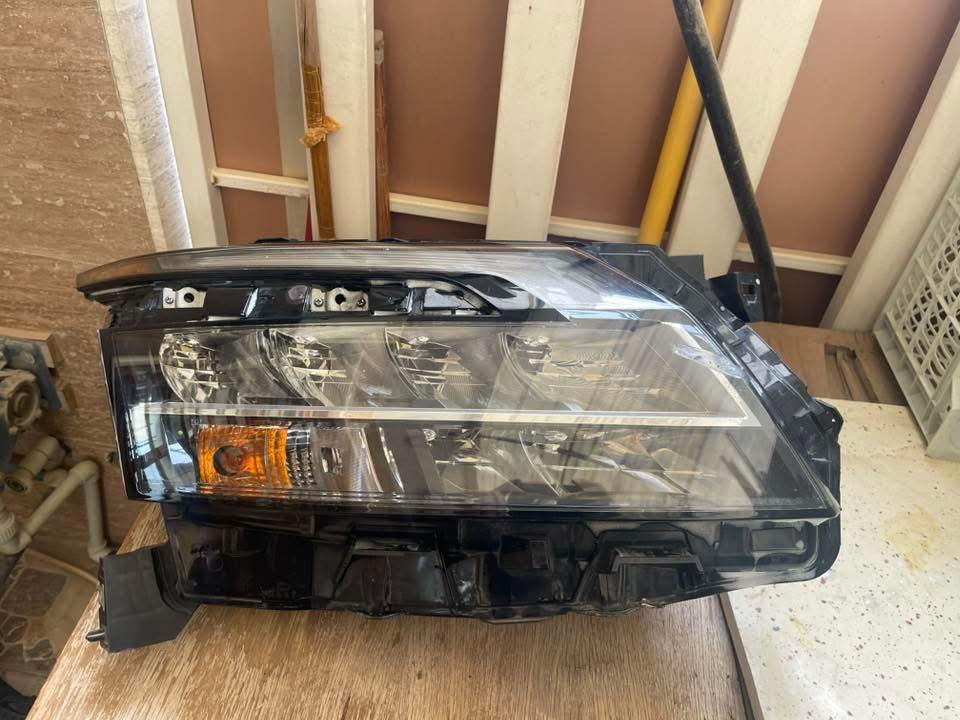 للبيع جهة الايمن بي تصليح كلش بسيط اصلي ‭0783 710 0860‬ بي واتساب
