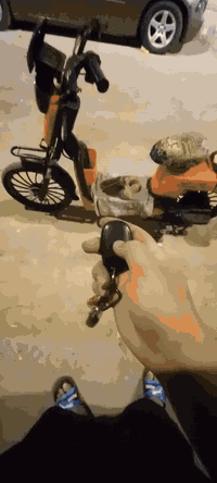 سلام عليكم دراجه شحن للبيع من وكالة حيدر النيار تحتاج فقط بطاريات السعر ١٠٠ وبيه مجال بصيط /عنوان البصره حي الأصدقاء/الرقم ***********/ها ها للعلم تحتاج جوزه سعر الجوزه ٥٠٠٠٠ /فقط بصمه شغاله
